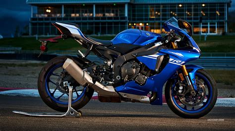 YAMAHA YZF.
